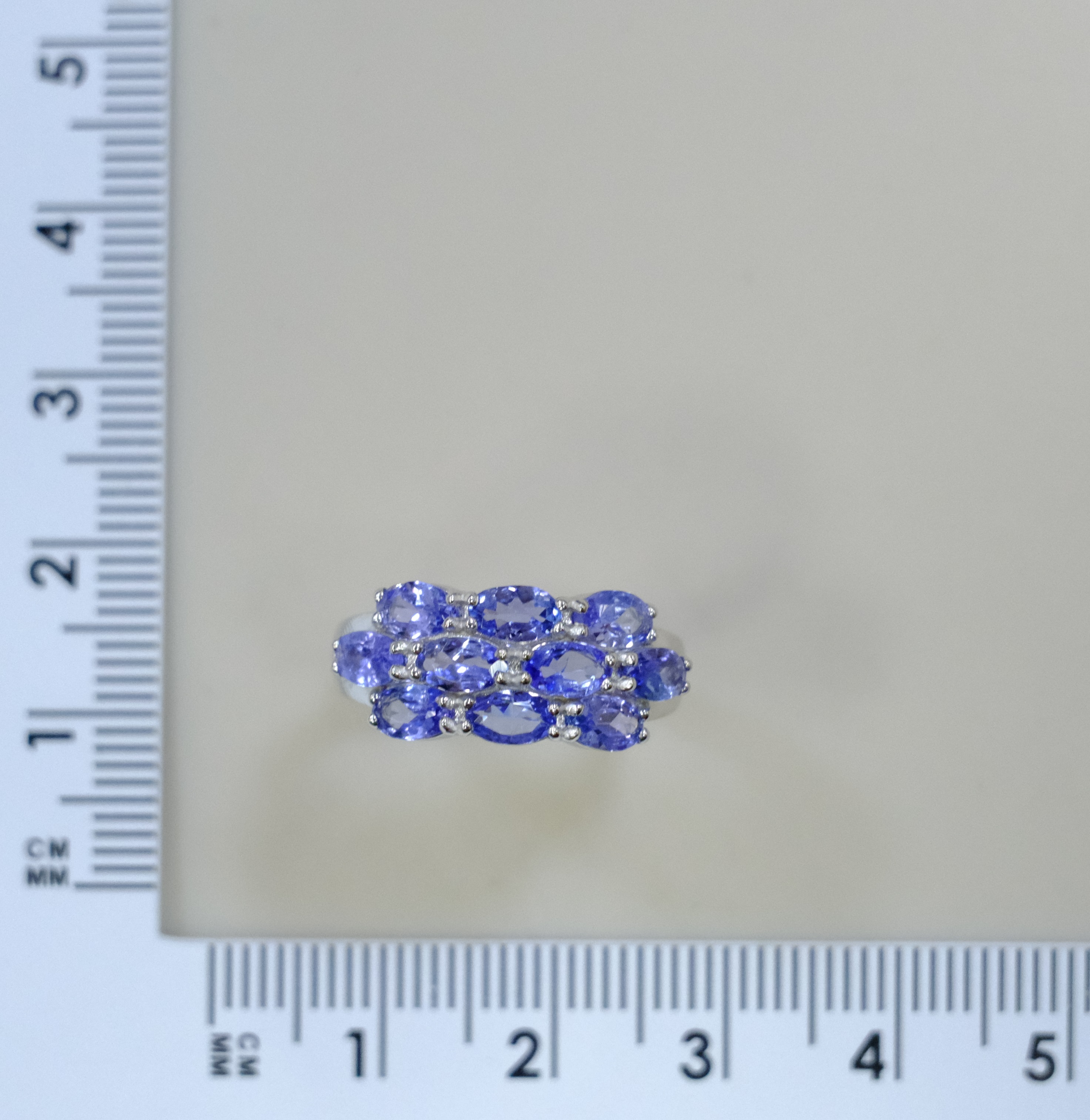 Серебряное кольцо с танзанитами